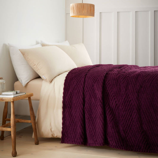 catherine-lansfield-heat-buddy-cosy-super-thermal-blanket-bedspread-plum