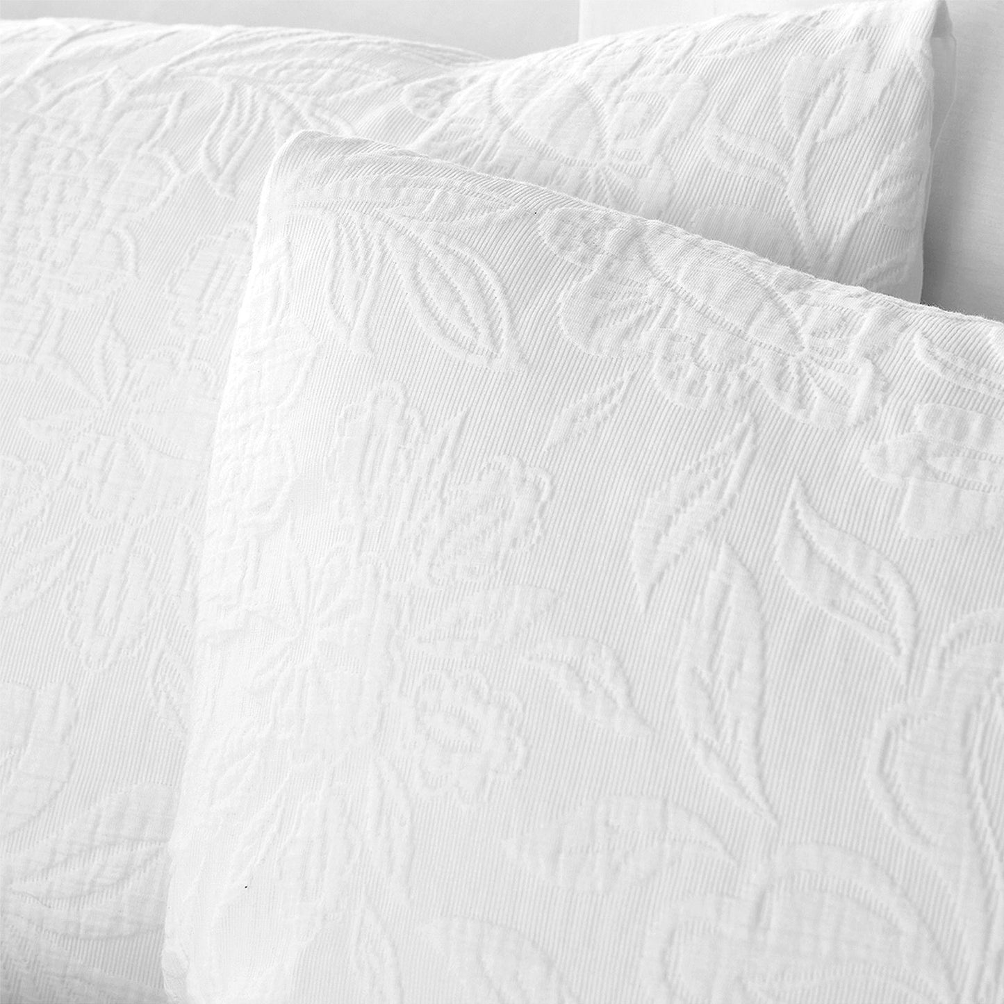Bianca Fleur Matelass� White Duvet Cover Set