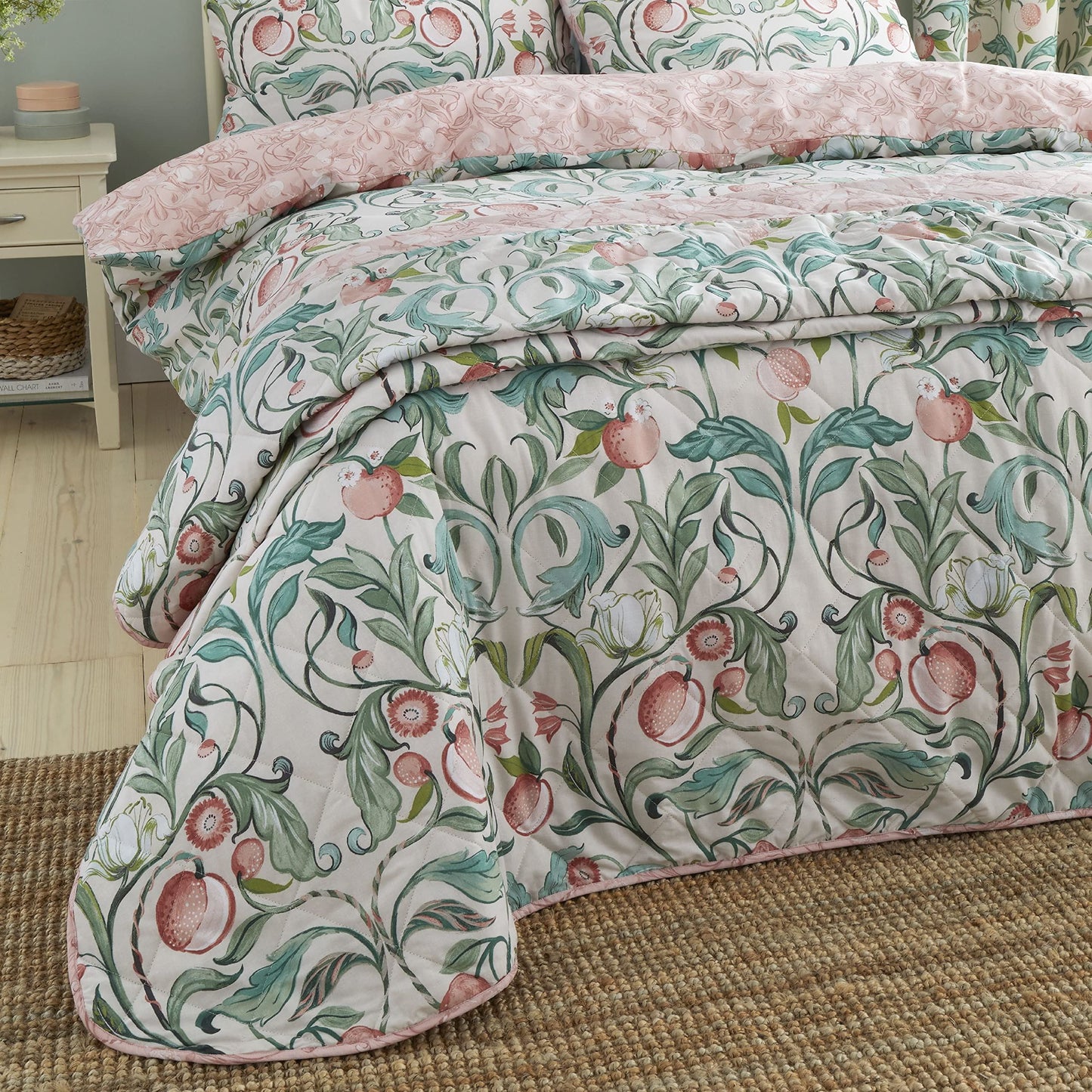 Clarence Natural / Green Bedspread