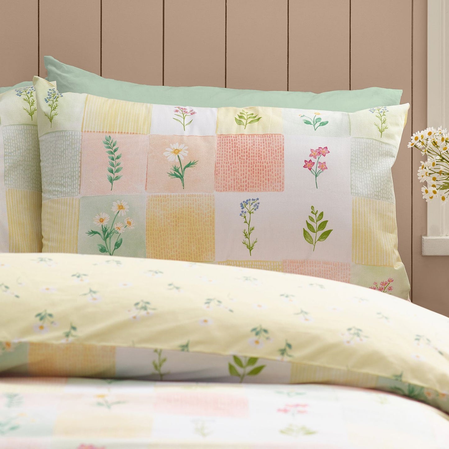 Catherine Lansfield Daisy Patchwork Yellow Duvet Cover Set
