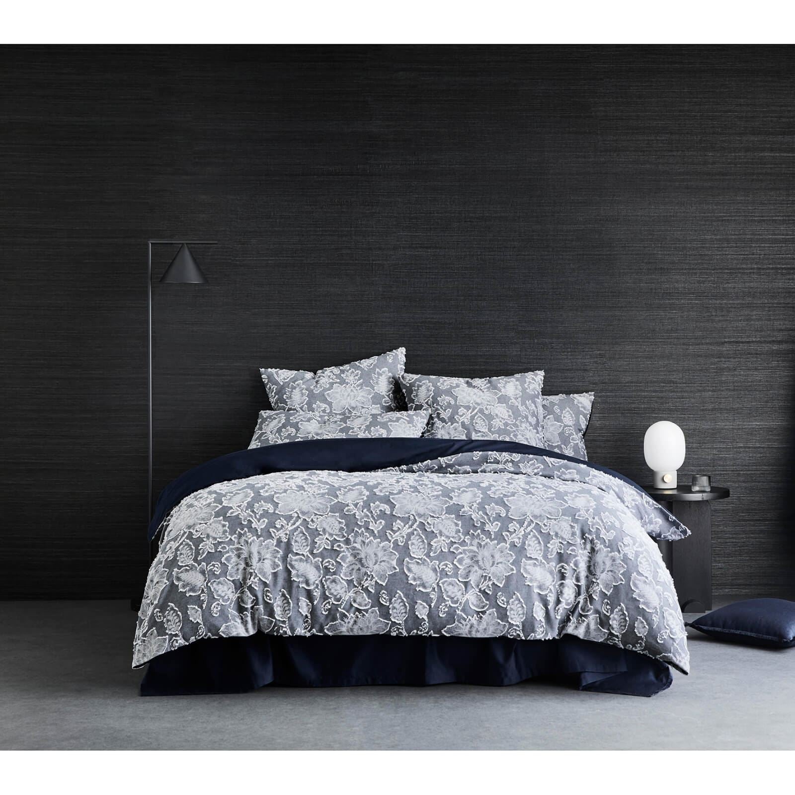 Jensson Midnight Duvet Set