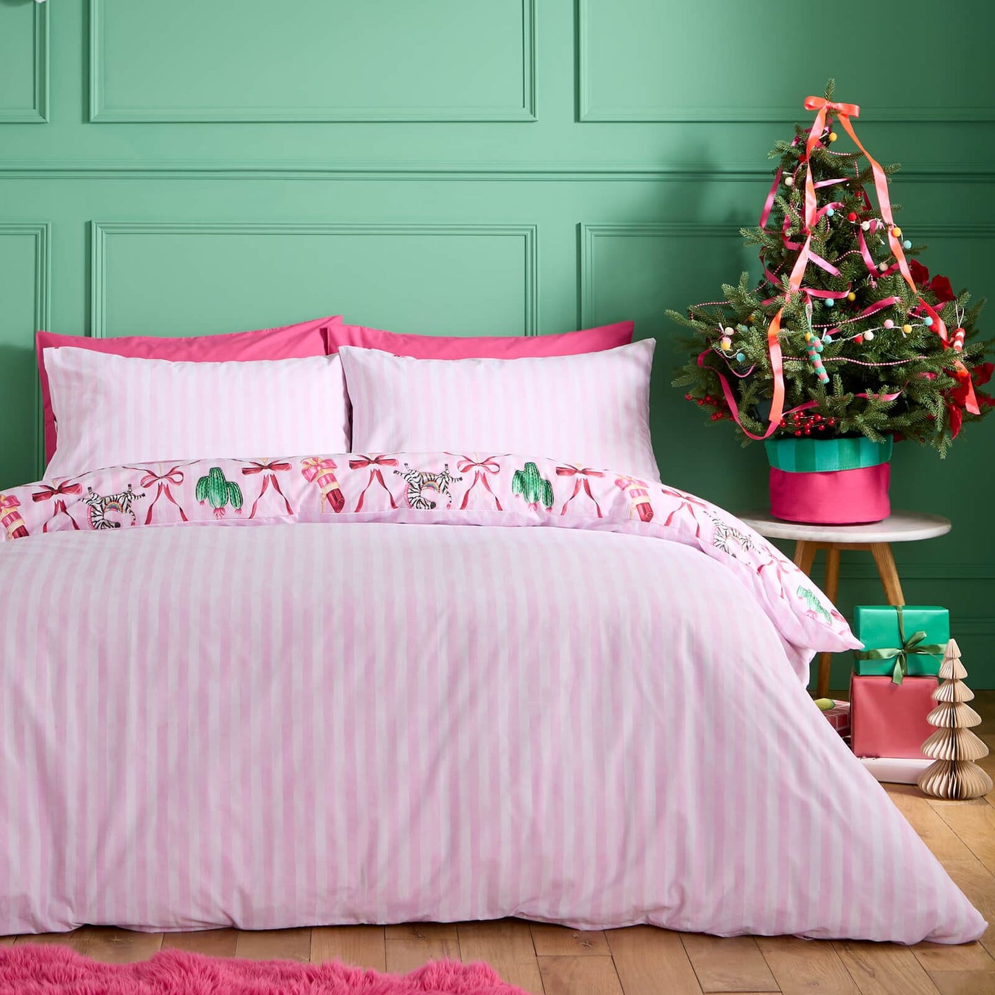 Catherine Lansfield Christmas Kitsch Reversible Cotton Bedding Duvet Cover Set Pink