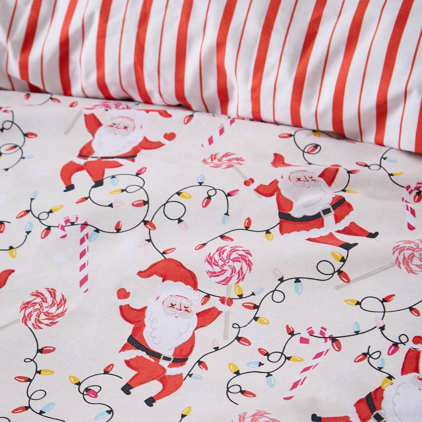 Catherine Lansfield Christmas Santas Printed Reversible Cotton Bedding Duvet Cover Set Red