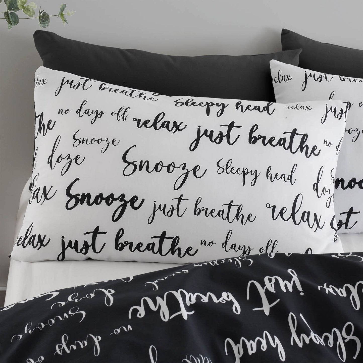 Simplicity Script Black White Duvet Set