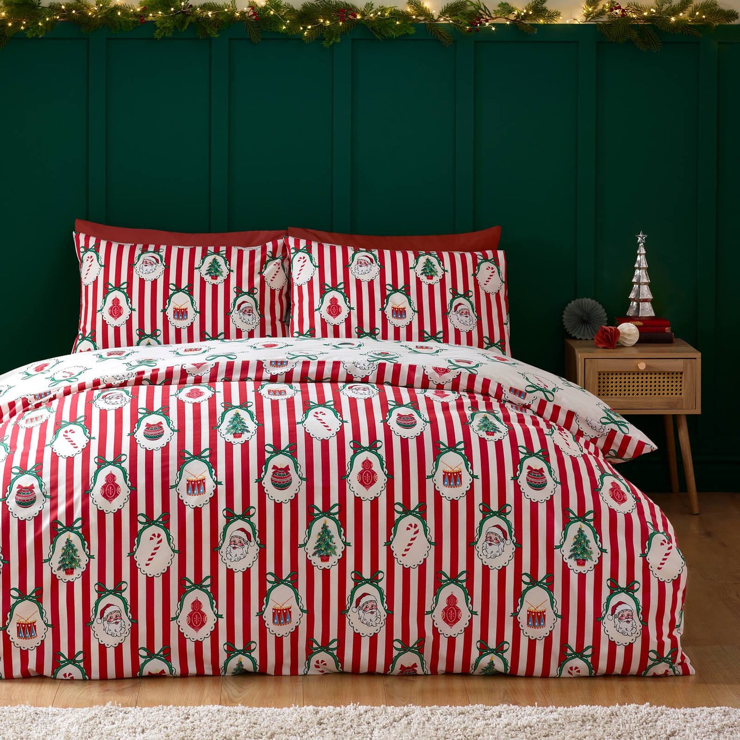 Catherine Lansfield Christmas Vintage Striped Reversible Cotton Bedding Duvet Cover Set Red