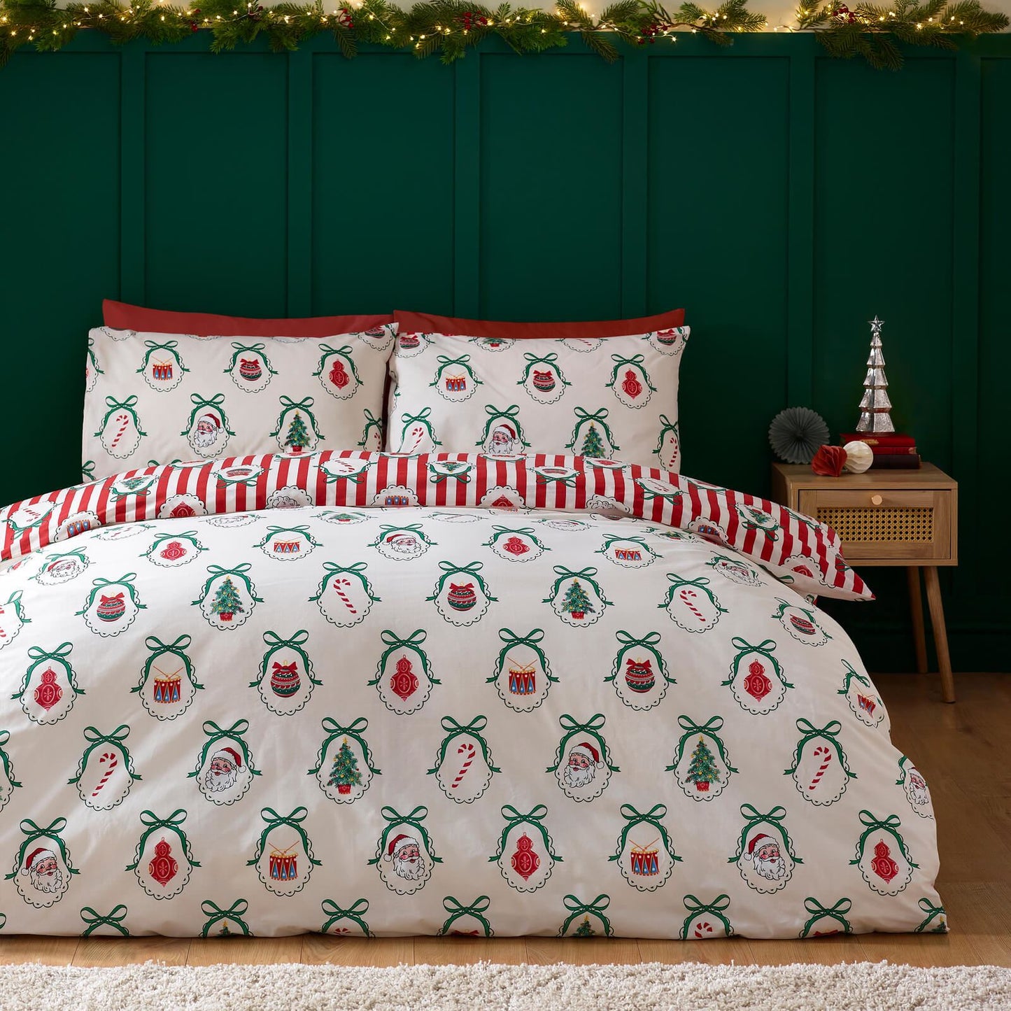 Catherine Lansfield Christmas Vintage Striped Reversible Cotton Bedding Duvet Cover Set Red