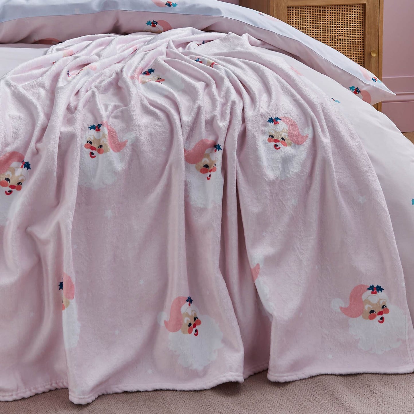 Vintage Christmas Santa Cosy Fleece Blanket Throw Pink