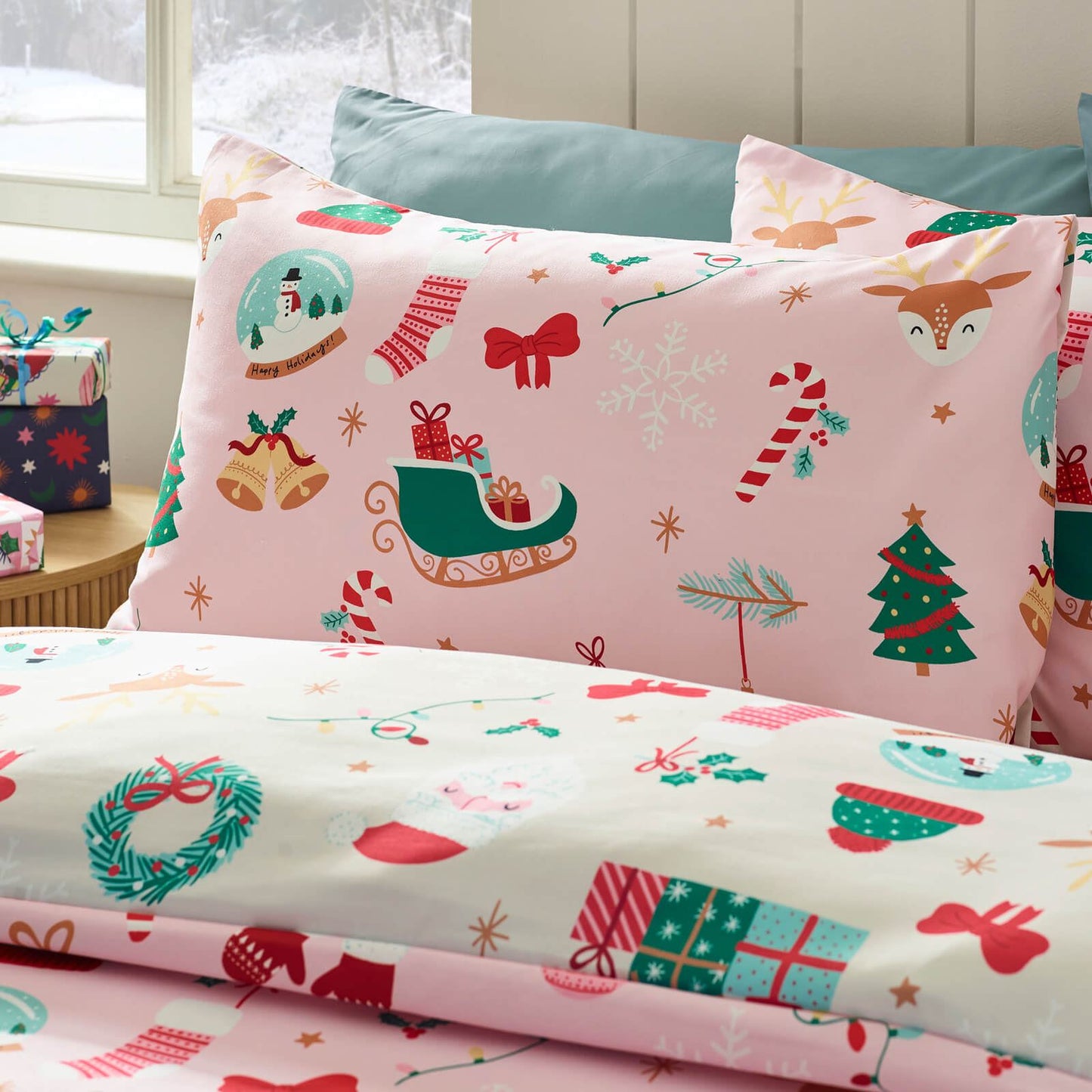 Catherine Lansfield Christmas Happy Holidays Reversible Bedding Duvet Cover Set Pink