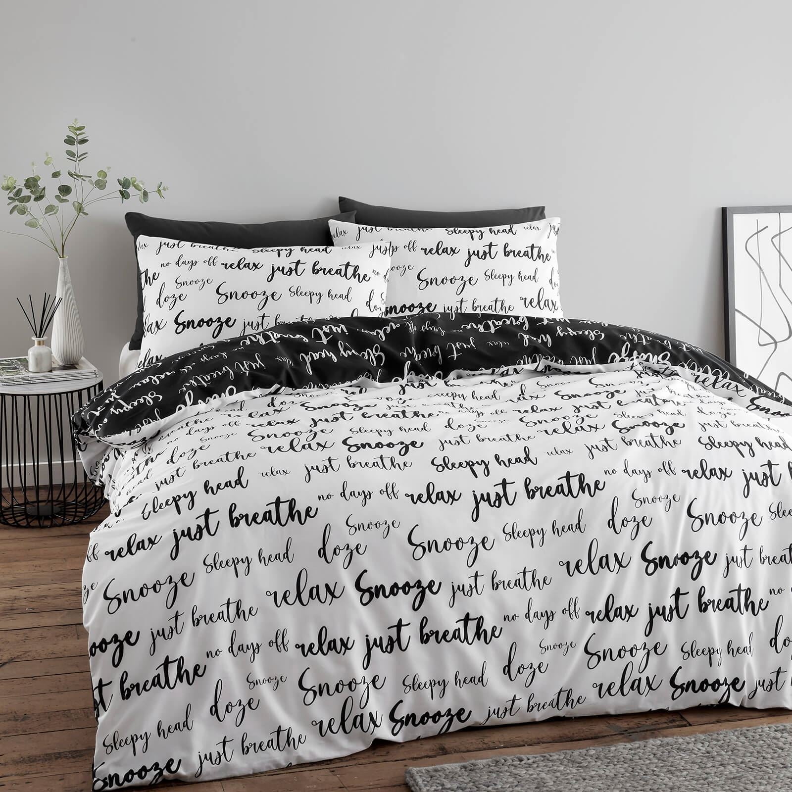 Simplicity Script Black White Duvet Set