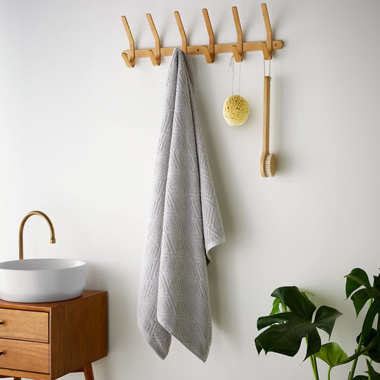 Diamond Geo Sculpted Grey Bath Towel