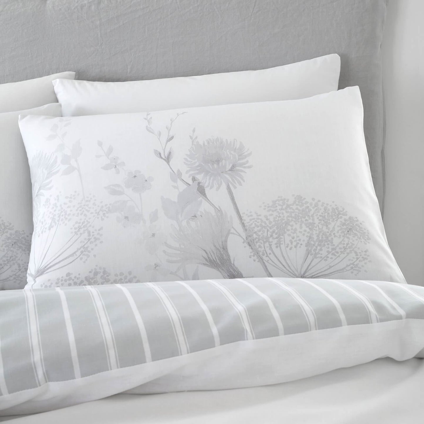 Meadowsweet Floral White/Grey Duvet Set