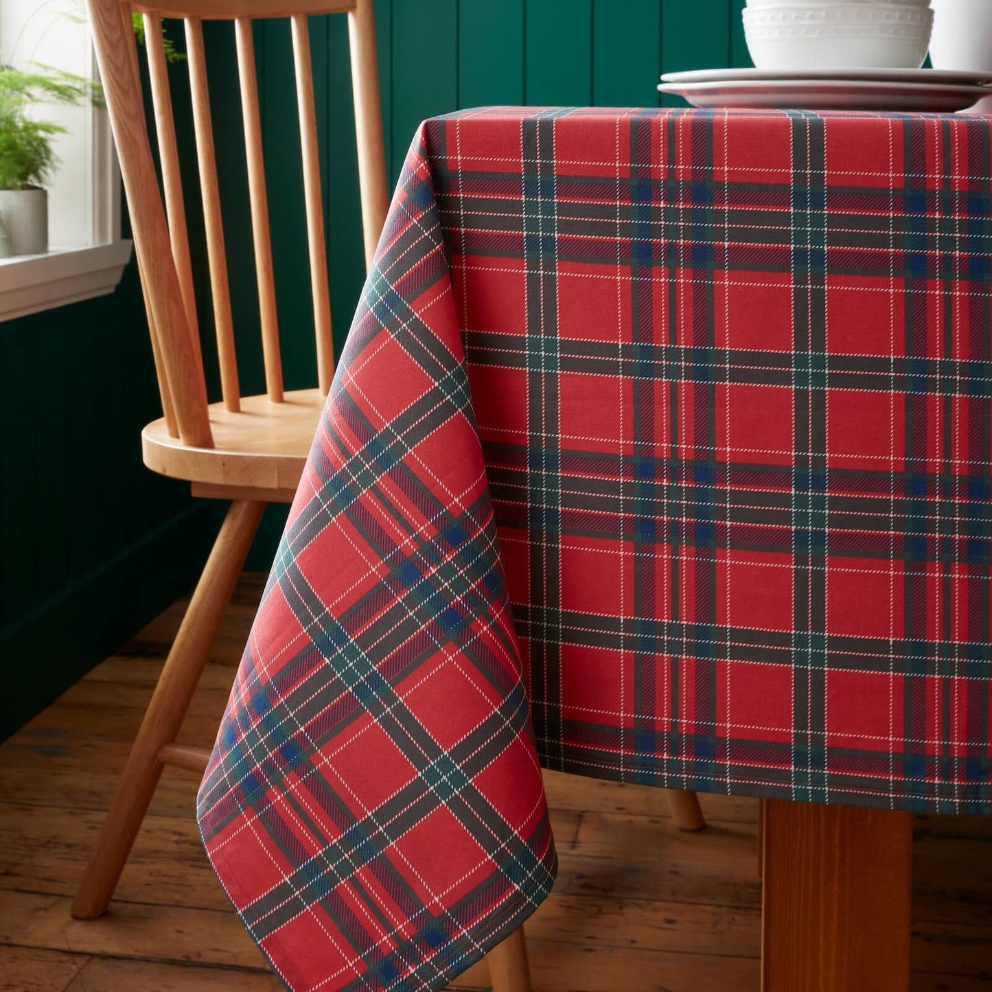 Catherine Lansfield Christmas Tartan Check Cotton Table Cloth Red / Green
