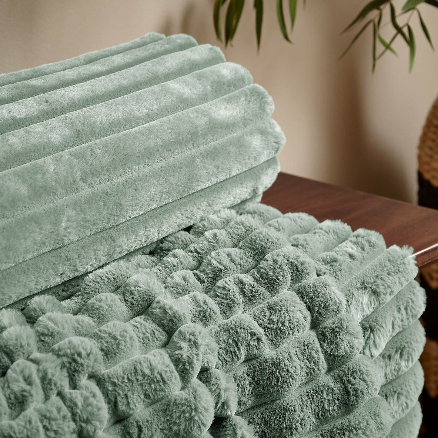 Cosy Ribbed Faux Fur Soft Blanket Throw Green