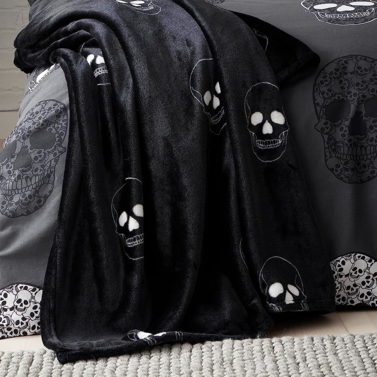 Skulls Grey Throw