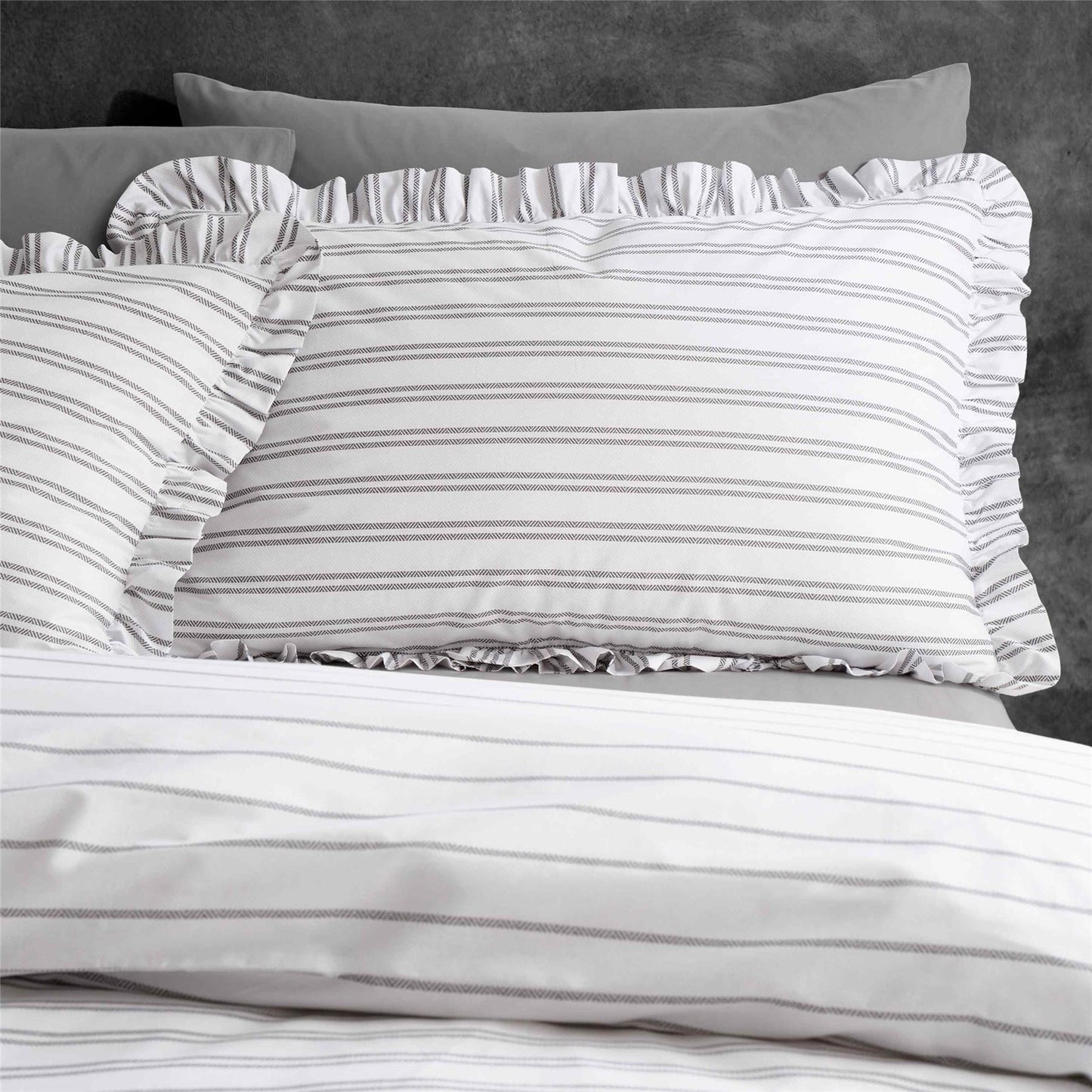 Frill Stripe Black / White Duvet Cover Set