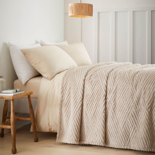 catherine-lansfield-heat-buddy-cosy-super-thermal-blanket-bedspread-natural