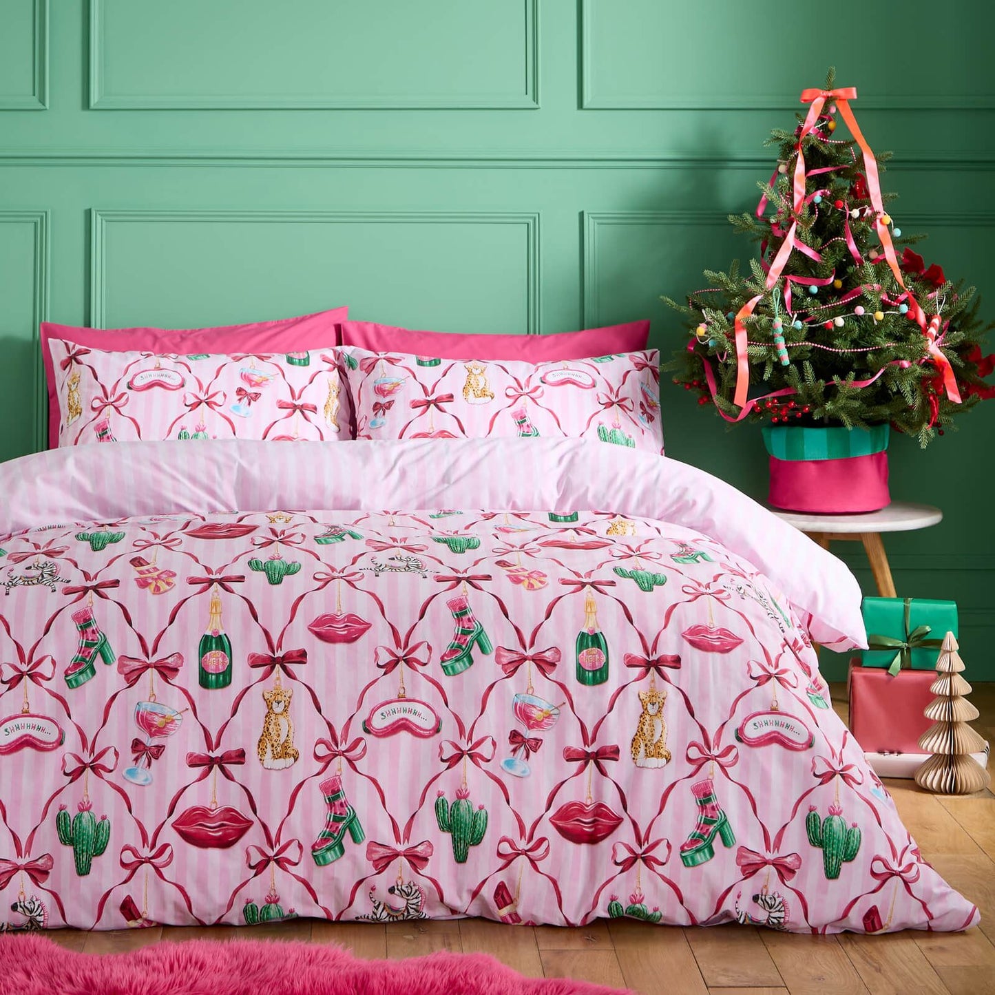 Catherine Lansfield Christmas Kitsch Reversible Cotton Bedding Duvet Cover Set Pink