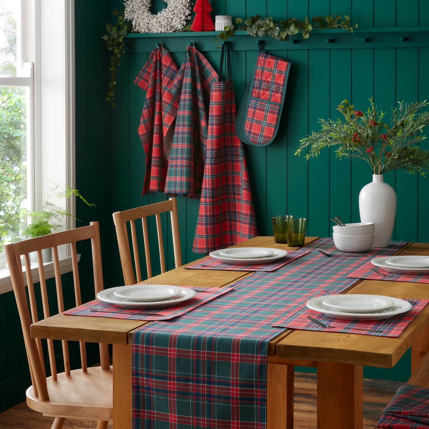 Catherine Lansfield Christmas Tartan Check Cotton Dining Placemat 4 Pack Red / Green - 30x46cm
