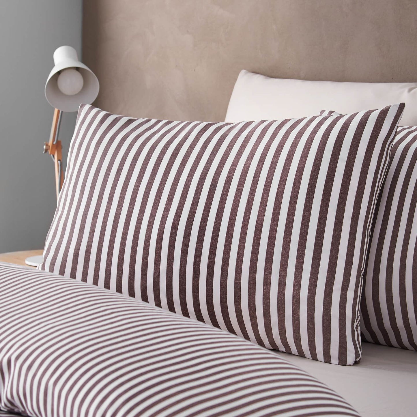 Catherine Lansfield Epping Textured Reversible Bedding Duvet Cover Set Chocolate