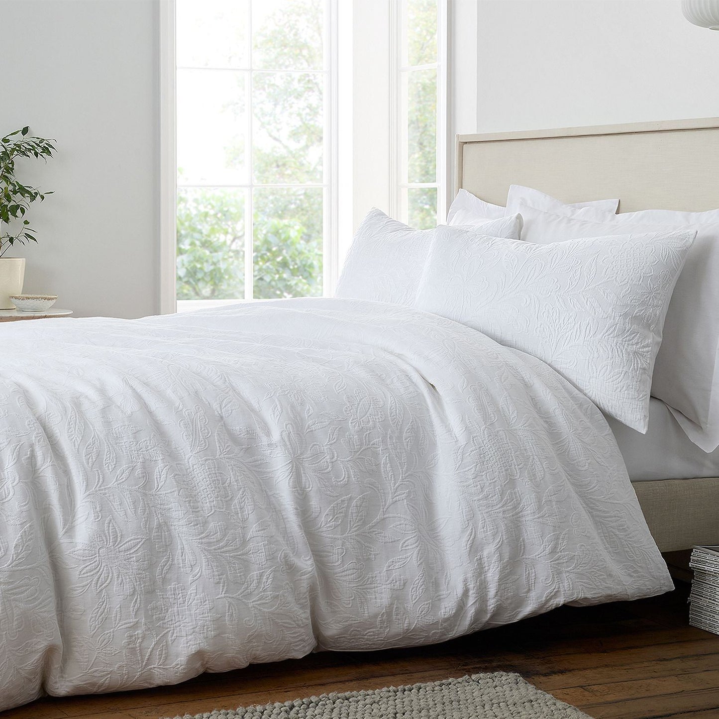 Bianca Fleur Matelass� White Duvet Cover Set