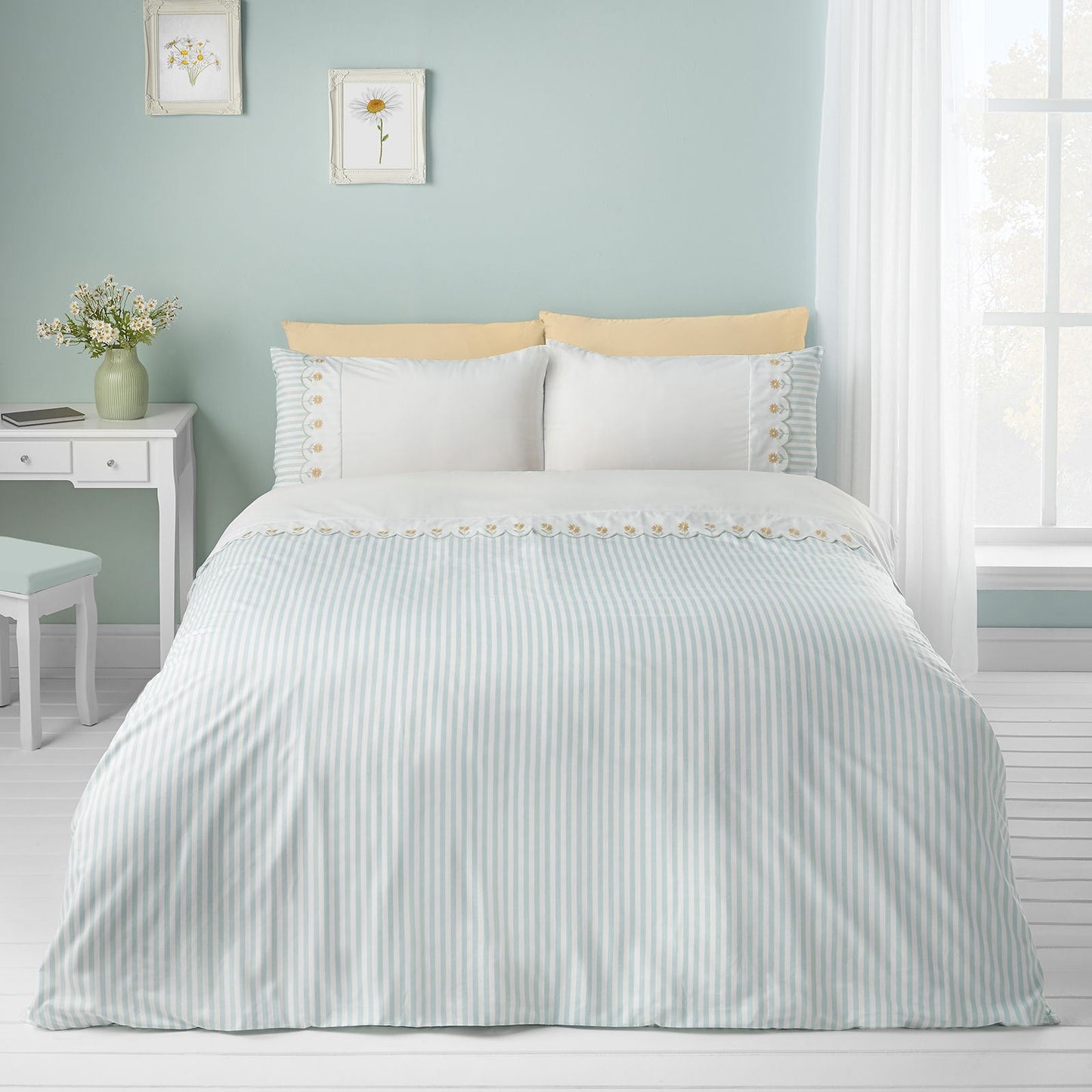 Catherine Lansfield Embroidered Daisy Sage Green Duvet Cover Set
