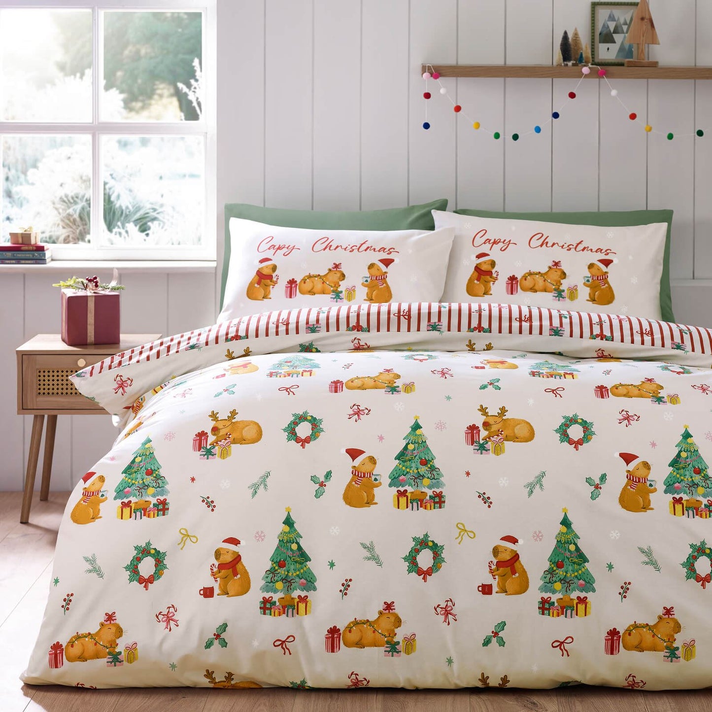 Catherine Lansfield Capy Christmas Printed Reversible Bedding Duvet Cover Set Cream