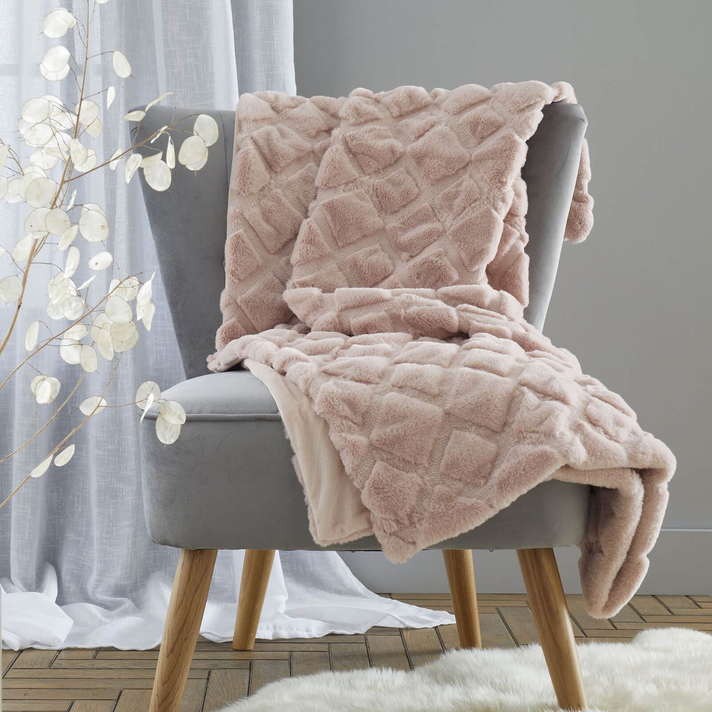 Downstairs Living Diamond Blush Pink Throw