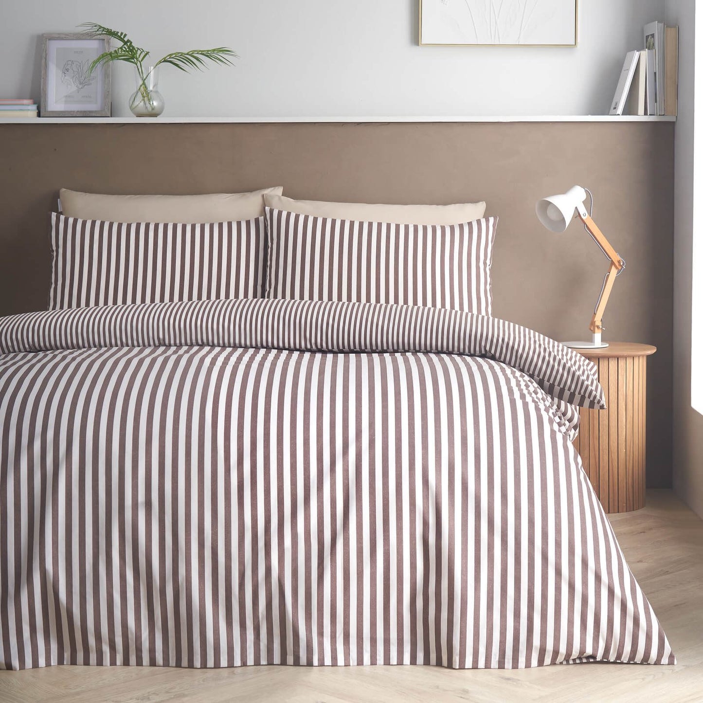 Catherine Lansfield Epping Textured Reversible Bedding Duvet Cover Set Chocolate