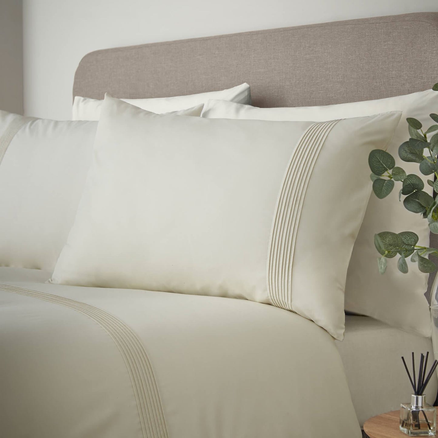 Catherine Lansfield Pintuck Percale Bedding Duvet Cover Set Cream