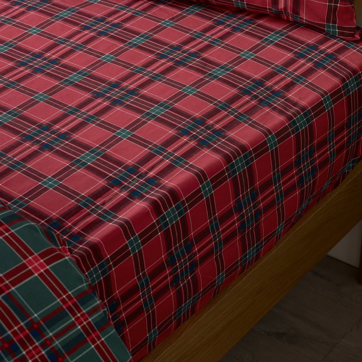 Catherine Lansfield Tartan Checked Bed Linen Fitted Sheet Red
