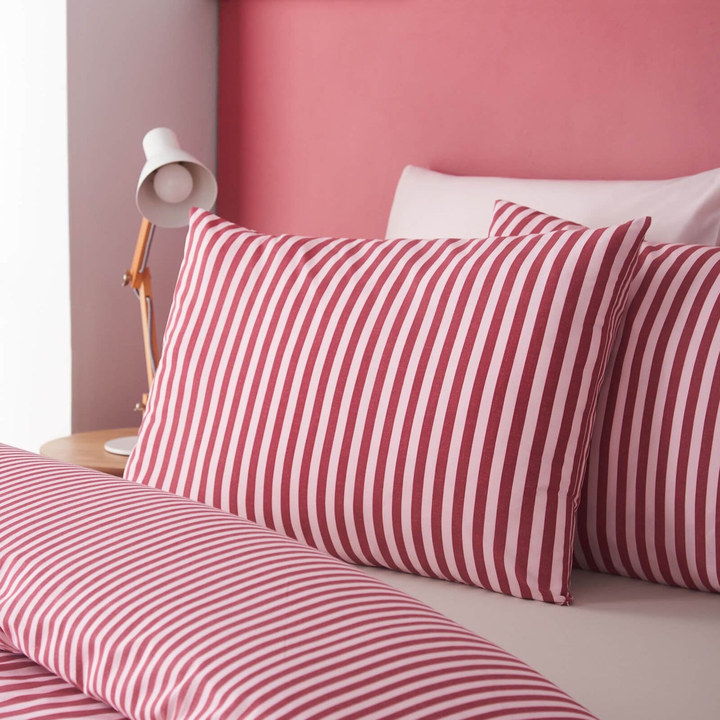 Catherine Lansfield Epping Textured Reversible Bedding Duvet Cover Set Burgundy