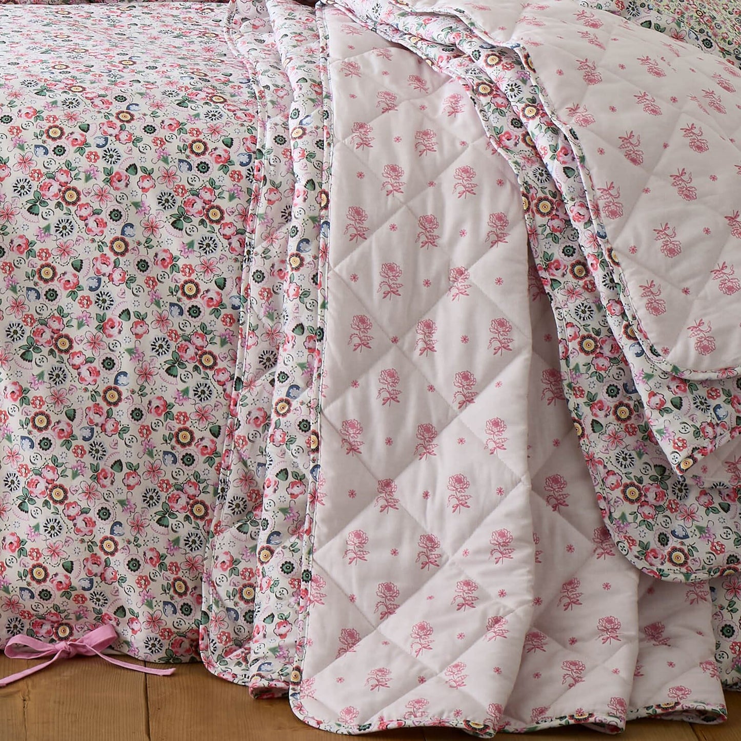 Cath Kidston Pearly Queen Ditsy Cotton Quilted Bedspread Pink - 150x200cm