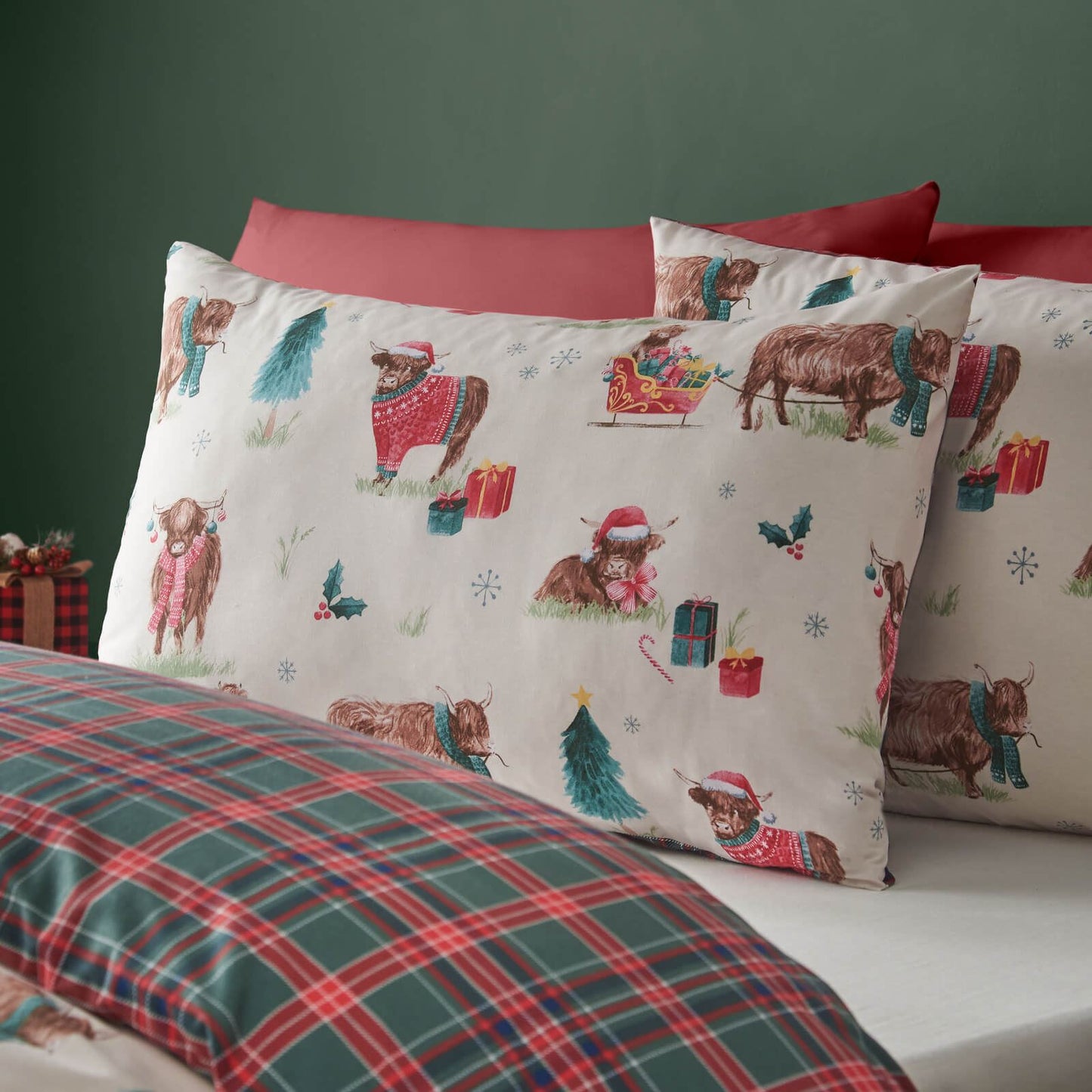 Catherine Lansfield Christmas Highland Cow Reversible Cotton Bedding Duvet Cover Set Natural