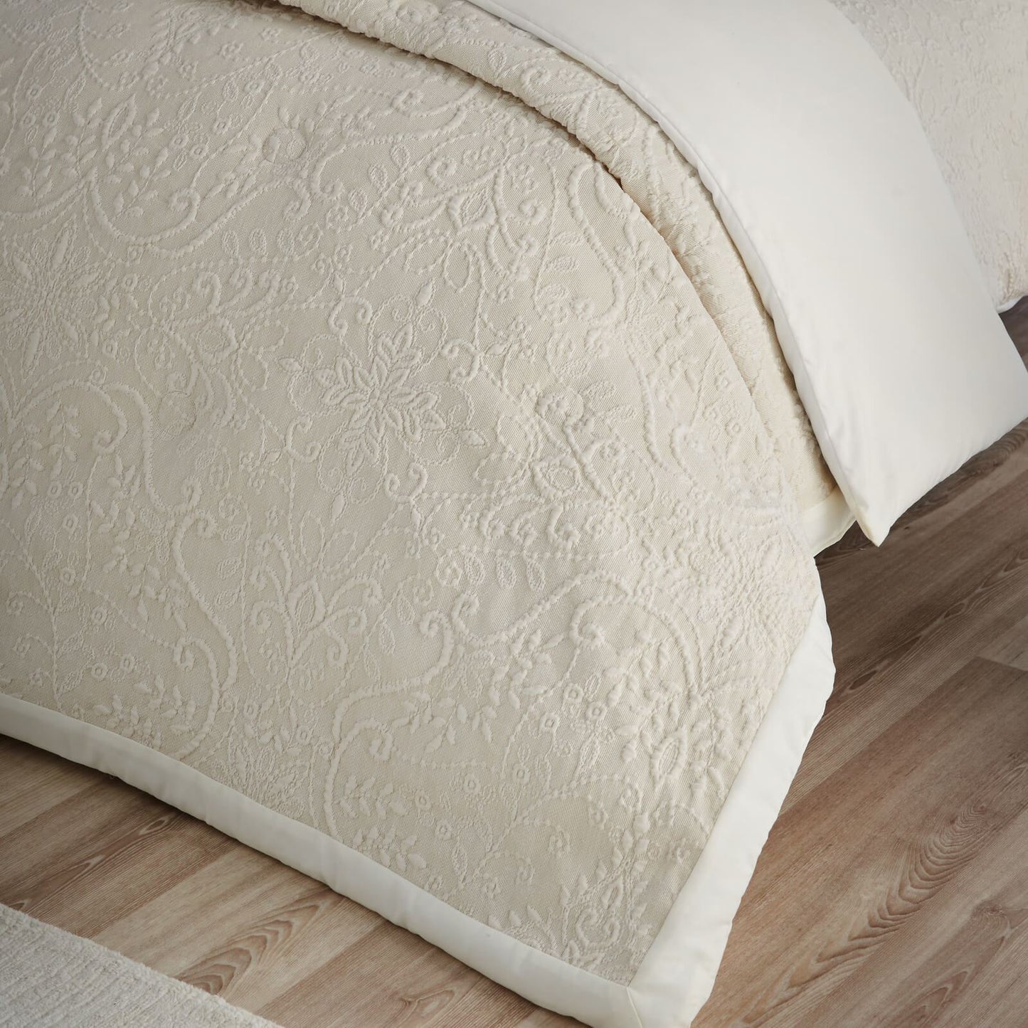 Catherine Lansfield Amelia Jacquard Easy Care Bedding Duvet Cover Set Cream