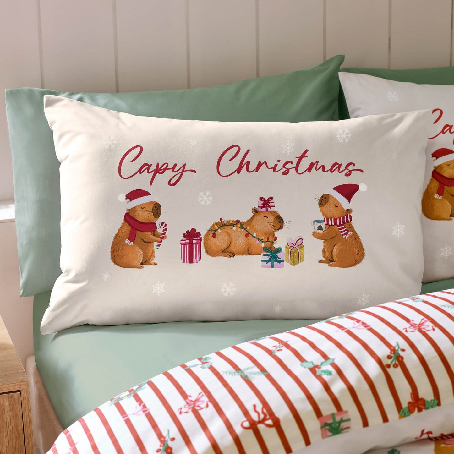 Catherine Lansfield Capy Christmas Printed Reversible Bedding Duvet Cover Set Cream