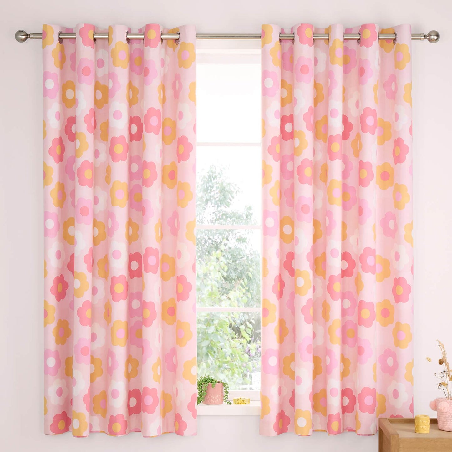 Retro Daisy 66x72 Inch Fully Reversible Eyelet Curtains Two Panels Pink