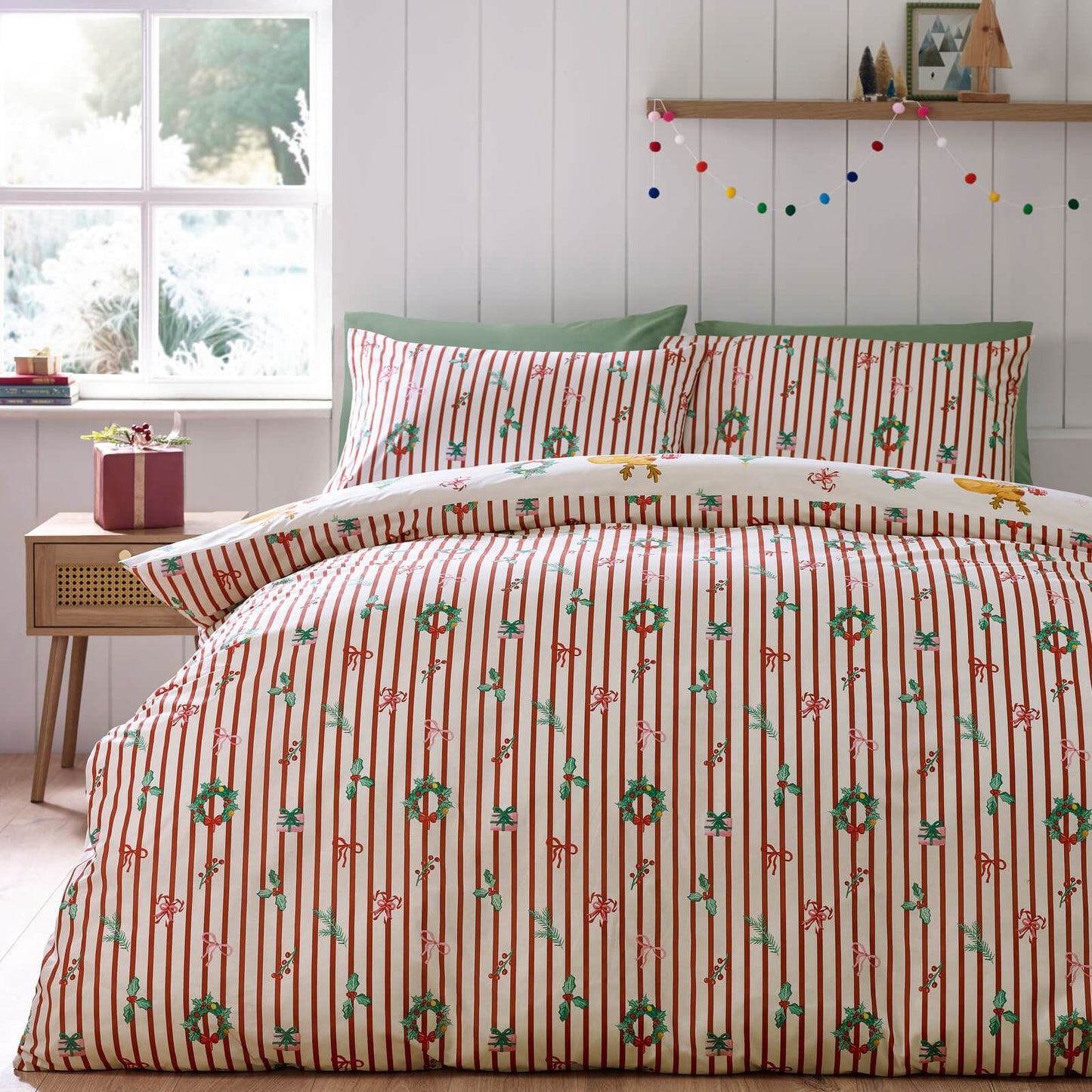 Catherine Lansfield Capy Christmas Printed Reversible Bedding Duvet Cover Set Cream