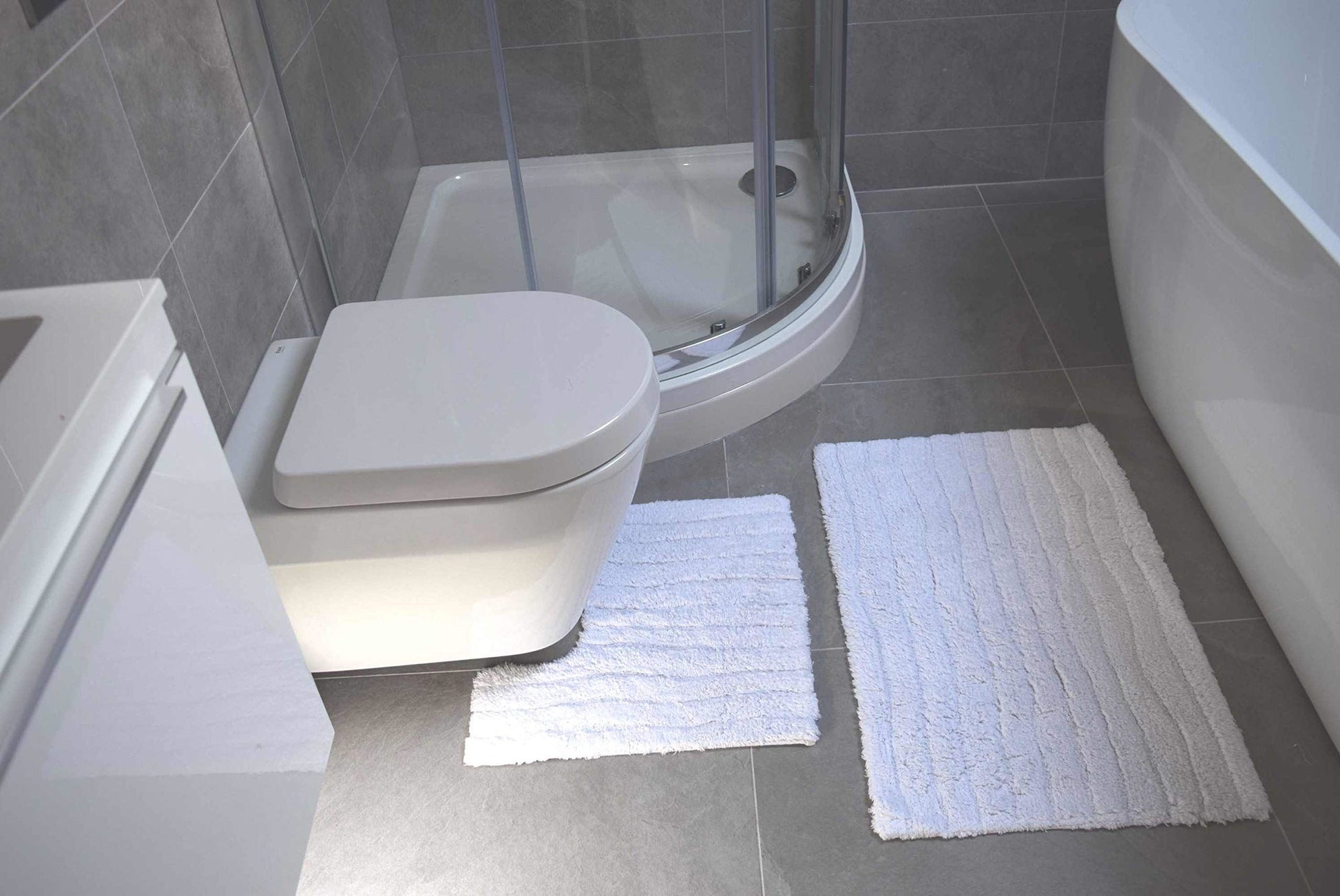 Finley White Bath Pedestal Mat