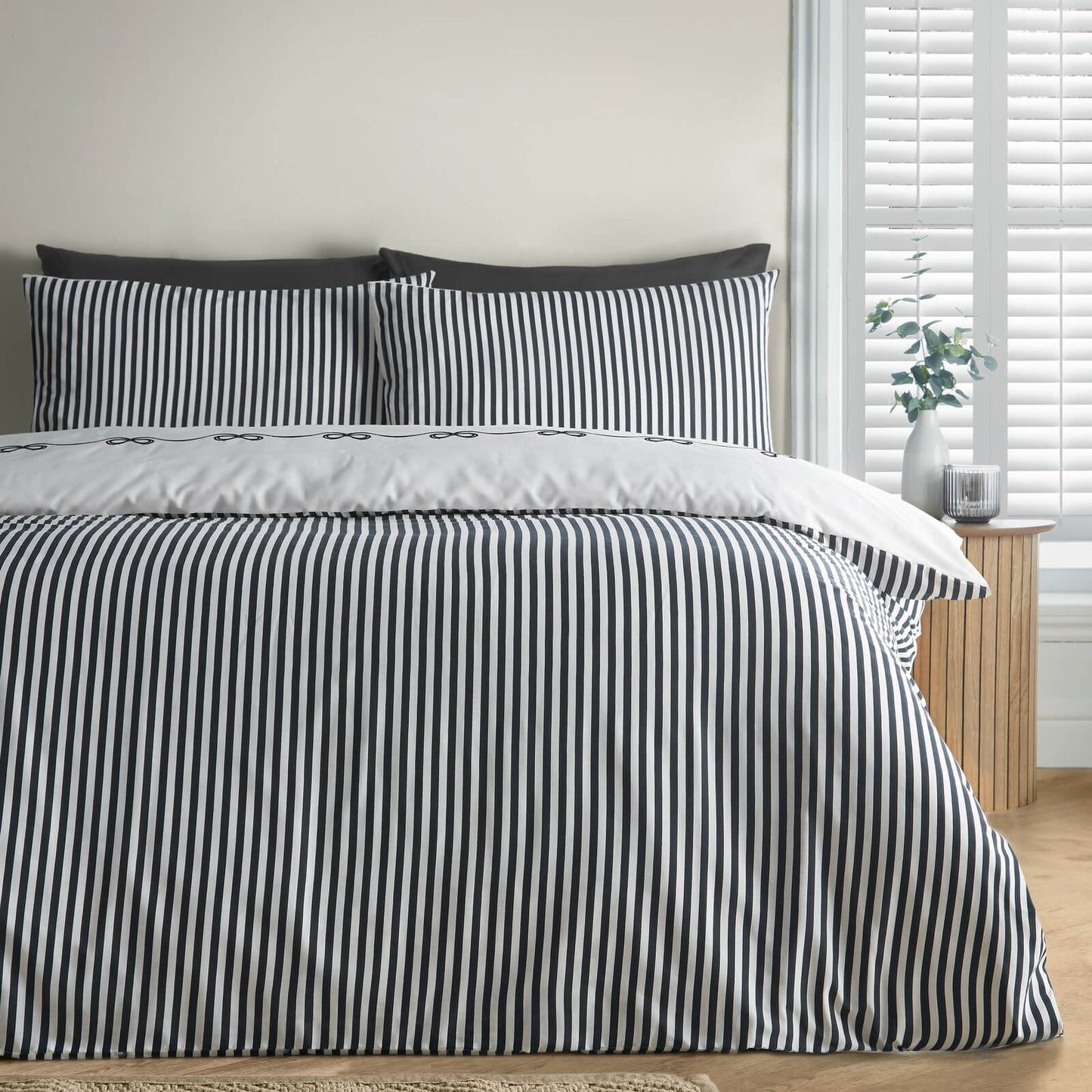 Catherine Lansfield Bow Embroidered Cotton Bedding Duvet Cover Set Cream / Black