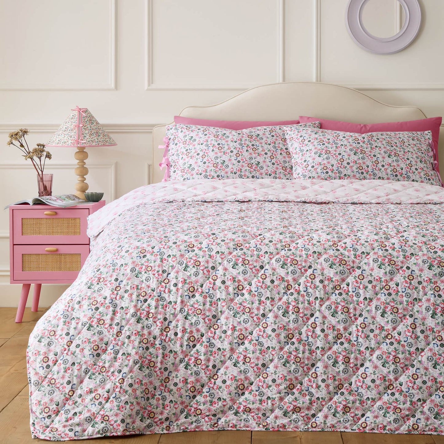 Cath Kidston Pearly Queen Ditsy Cotton Quilted Bedspread Pink - 150x200cm