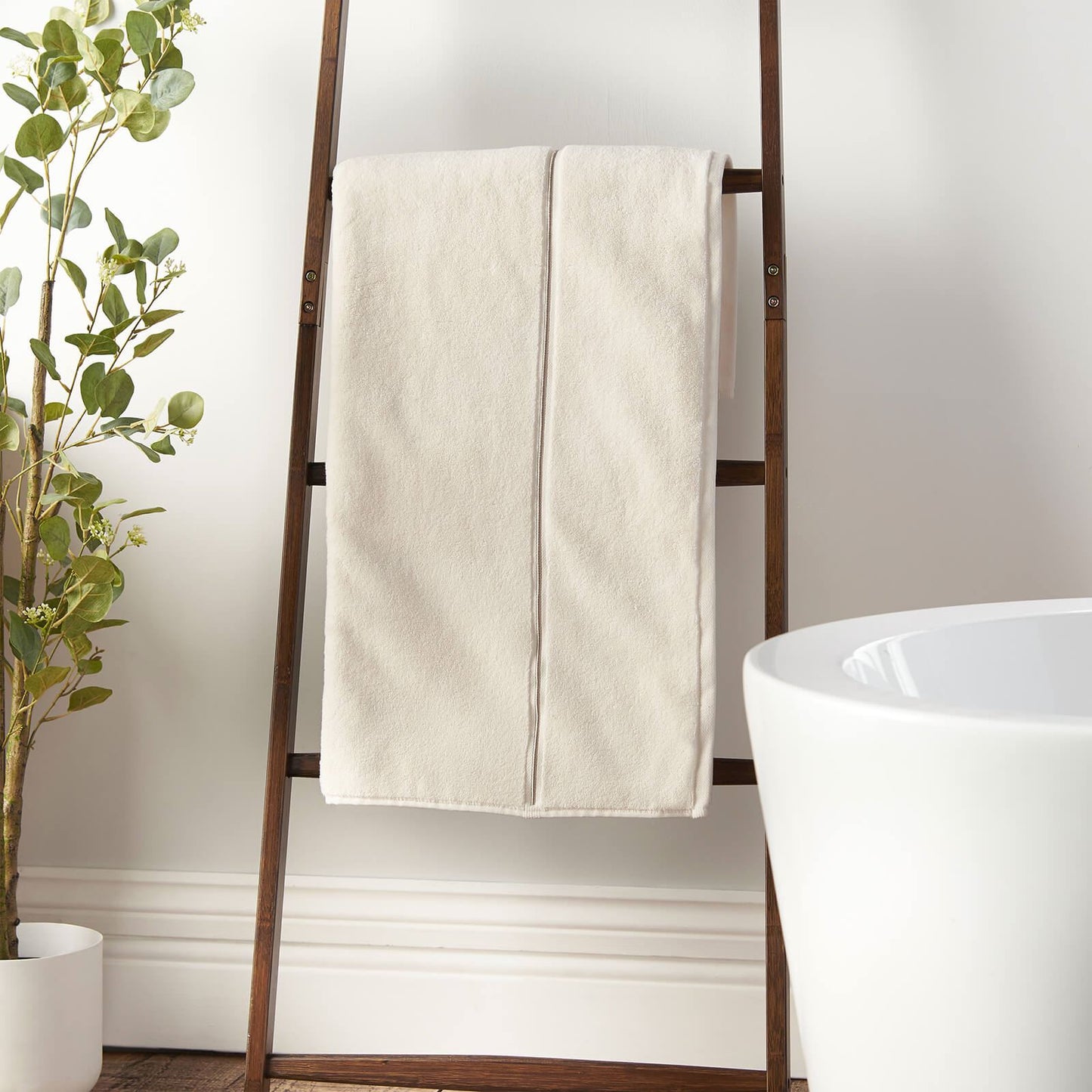 Zero Twist Satin Stitch Cream Bath Towel - 70x120 cm