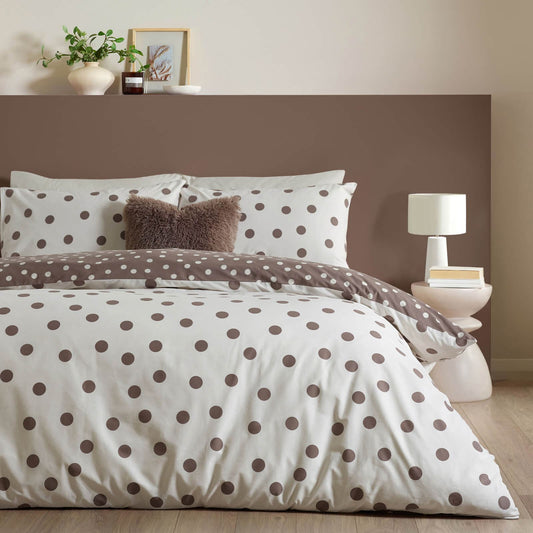 catherine-lansfield-polka-dot-reversible-bedding-duvet-cover-set-chocolate
