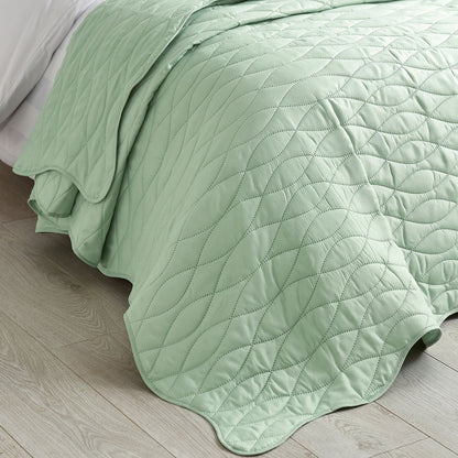 Catherine Lansfield Scallop Waves Green Bedspread - 240x260cm
