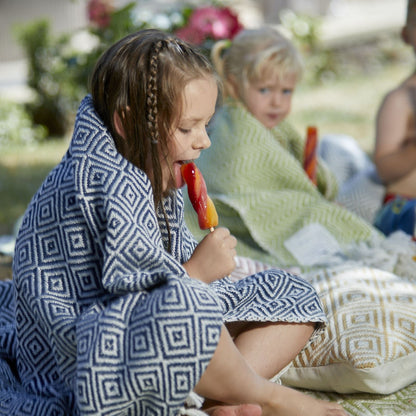 Hug Rug Woven Diamond Throw Navy 130X180 Rug