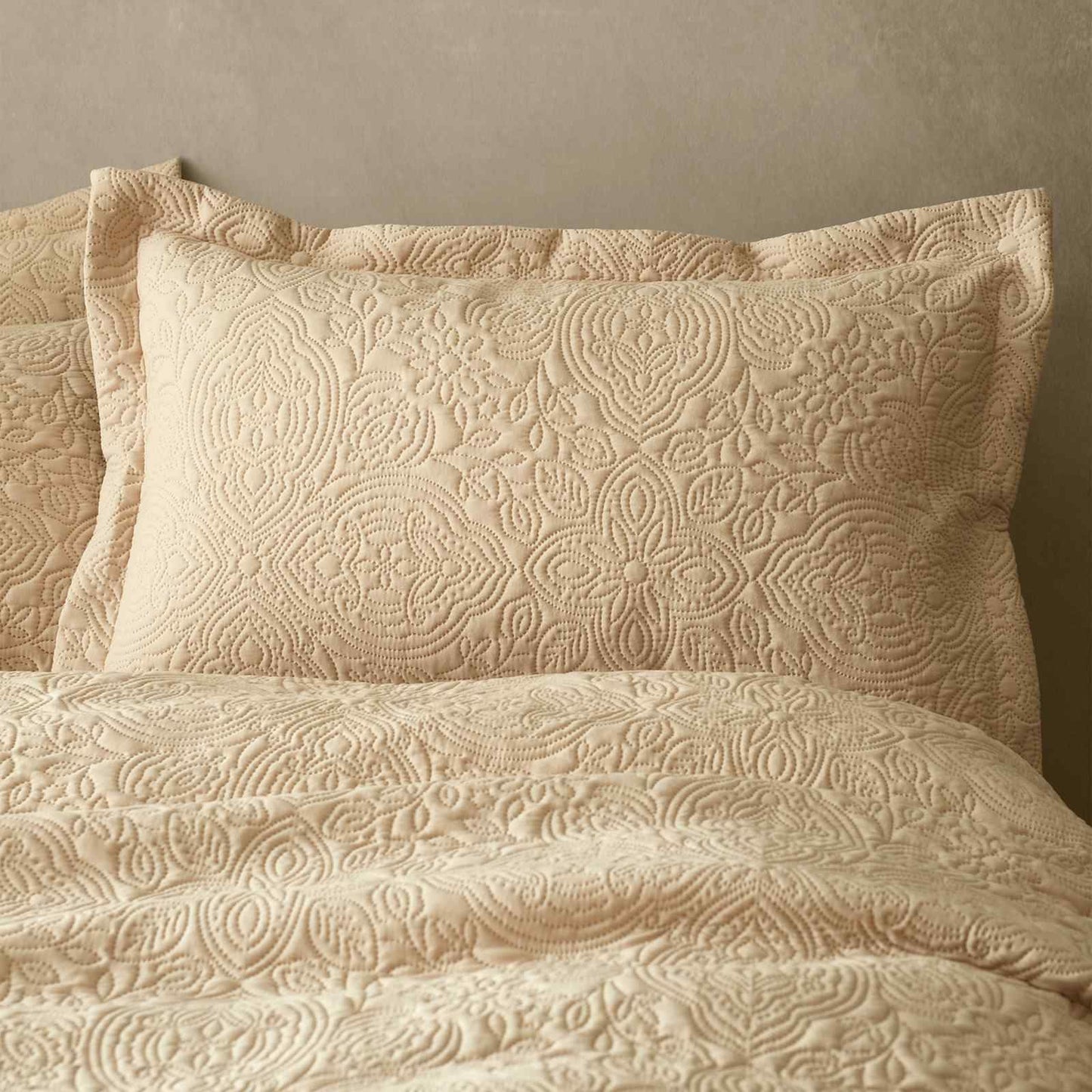 Casablanca Pinsonic Natural Pair with envelope closure - Pillow sham