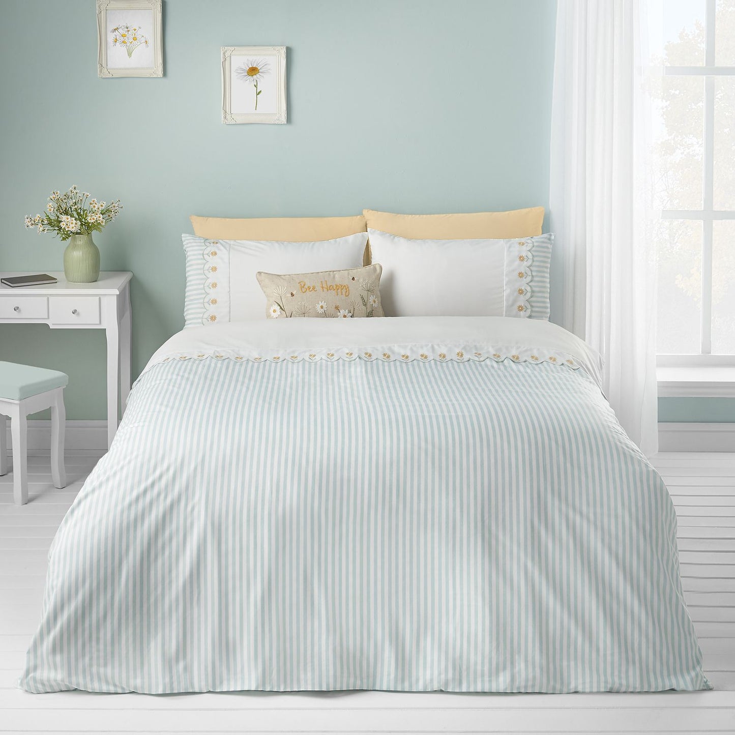 Catherine Lansfield Embroidered Daisy Sage Green Duvet Cover Set