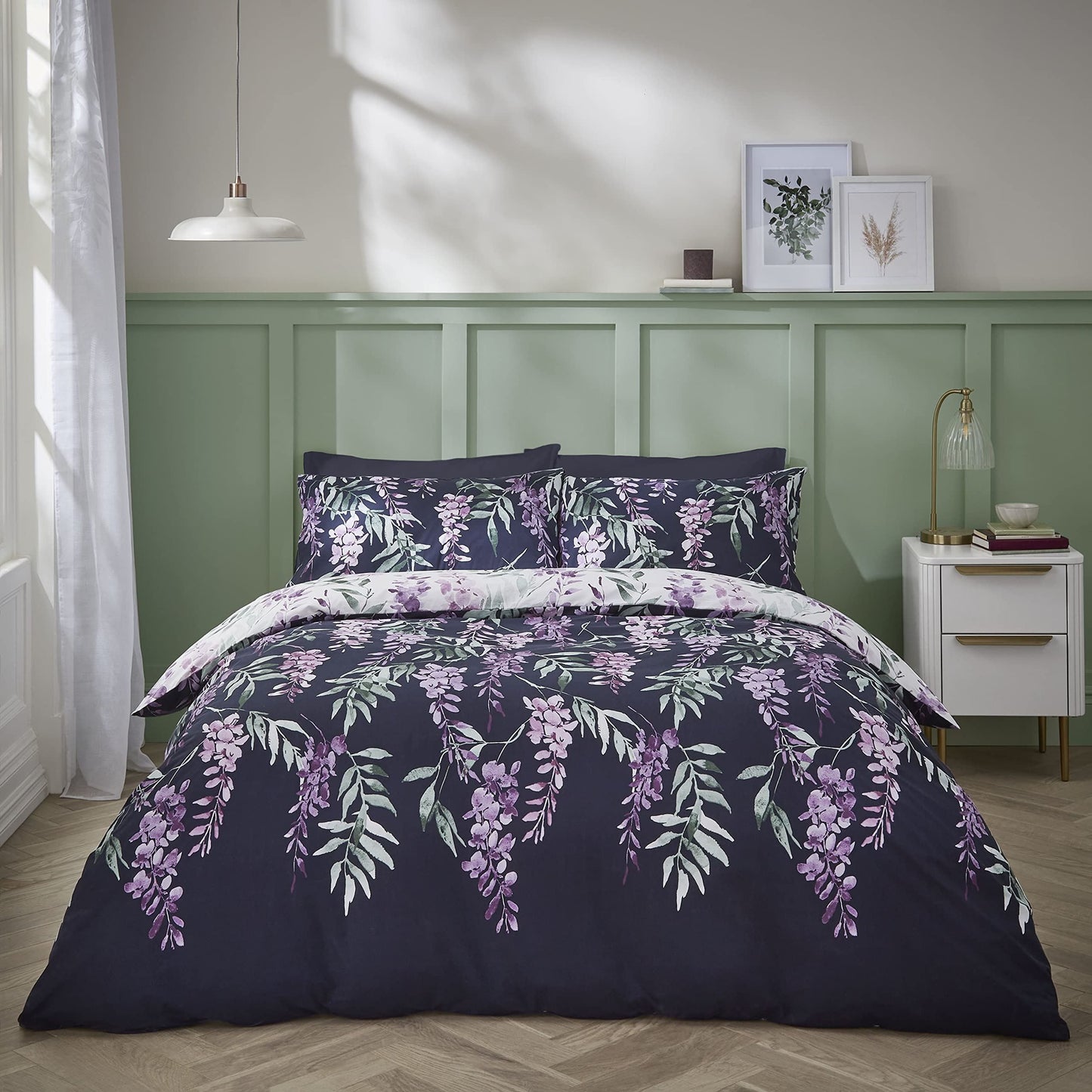 Wisteria White/Navy Duvet Set