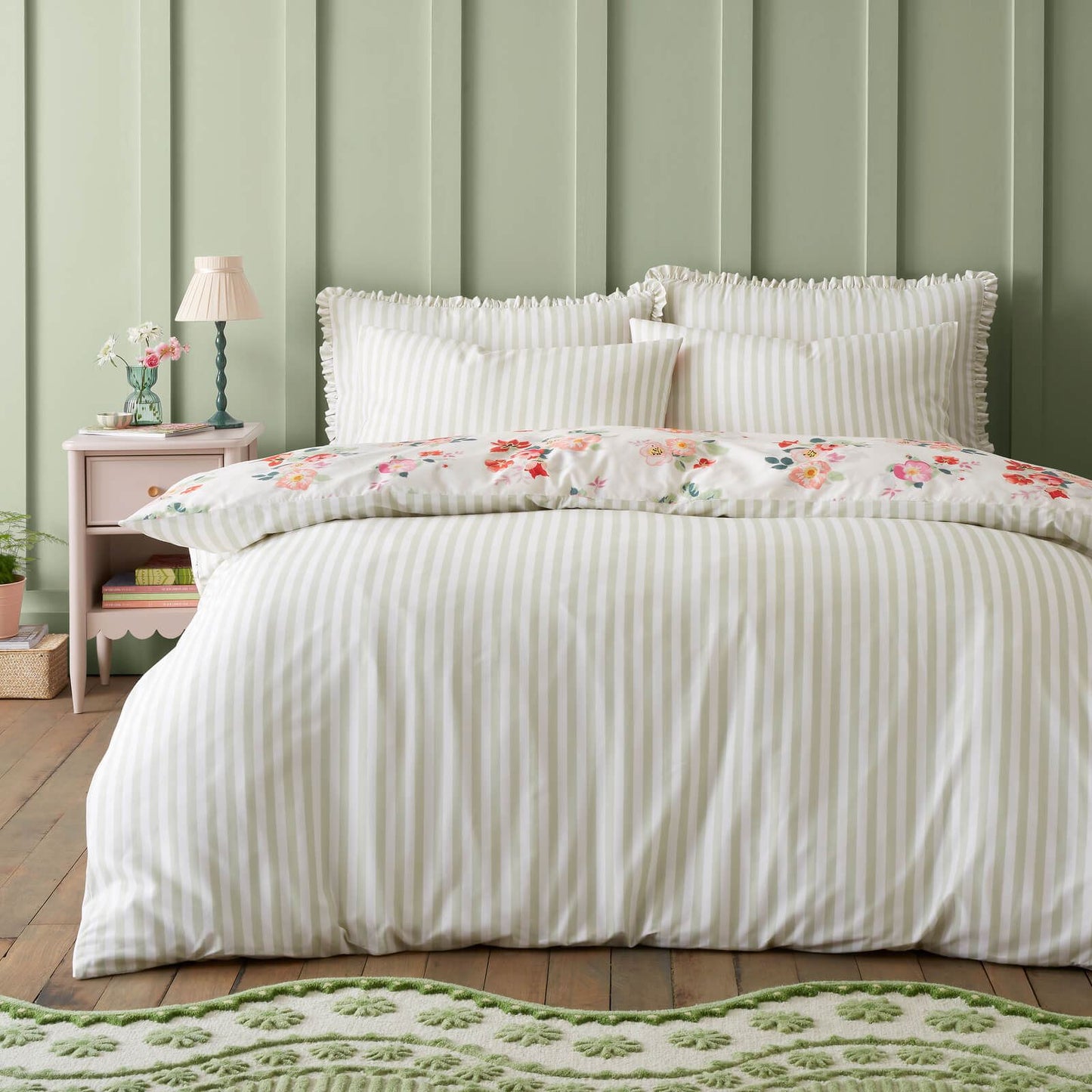 Cath Kidston Floral Bunches Printed Cotton Reversible Bedding Duvet Cover Set Green