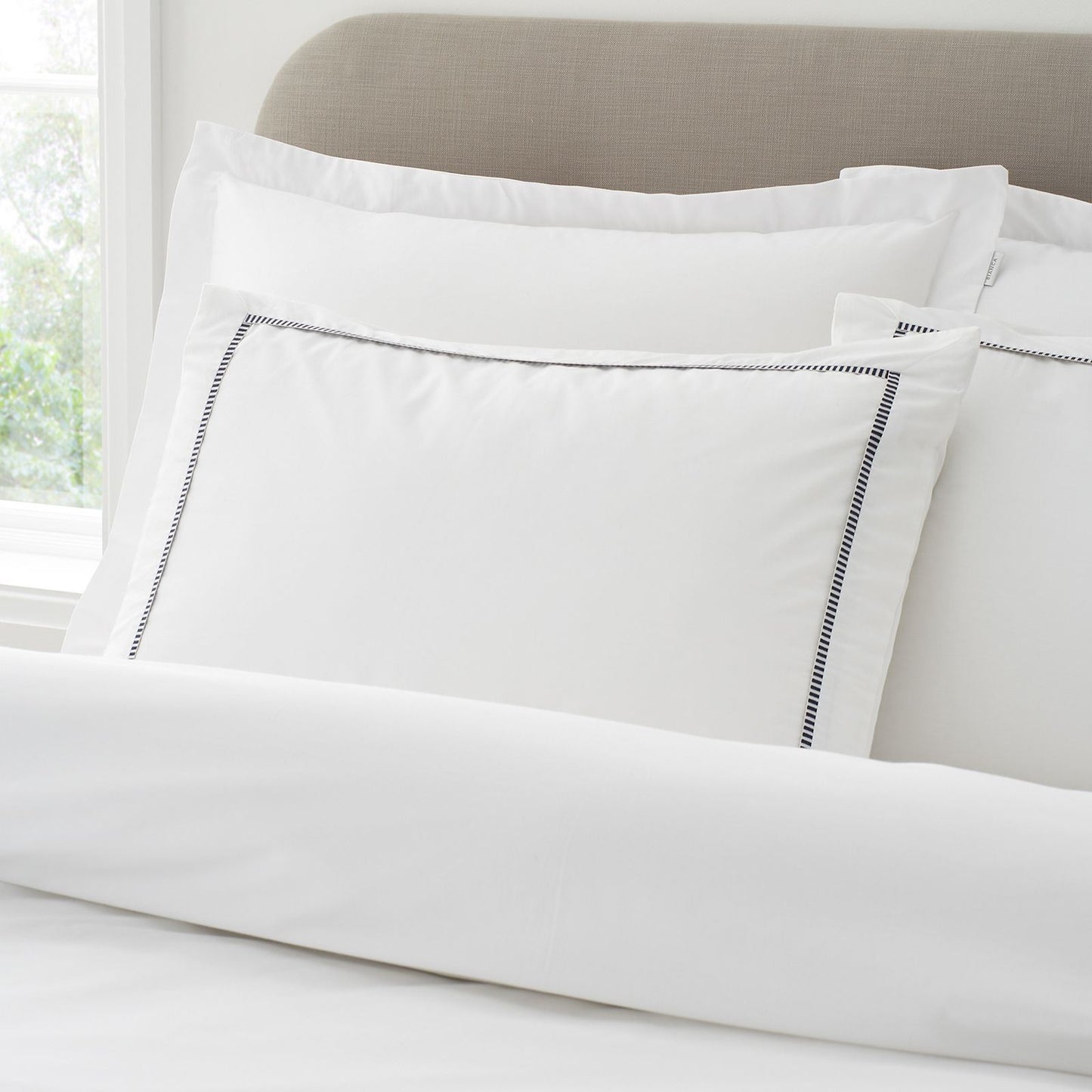 Bianca Contrast Trim White / Black Duvet Cover Set