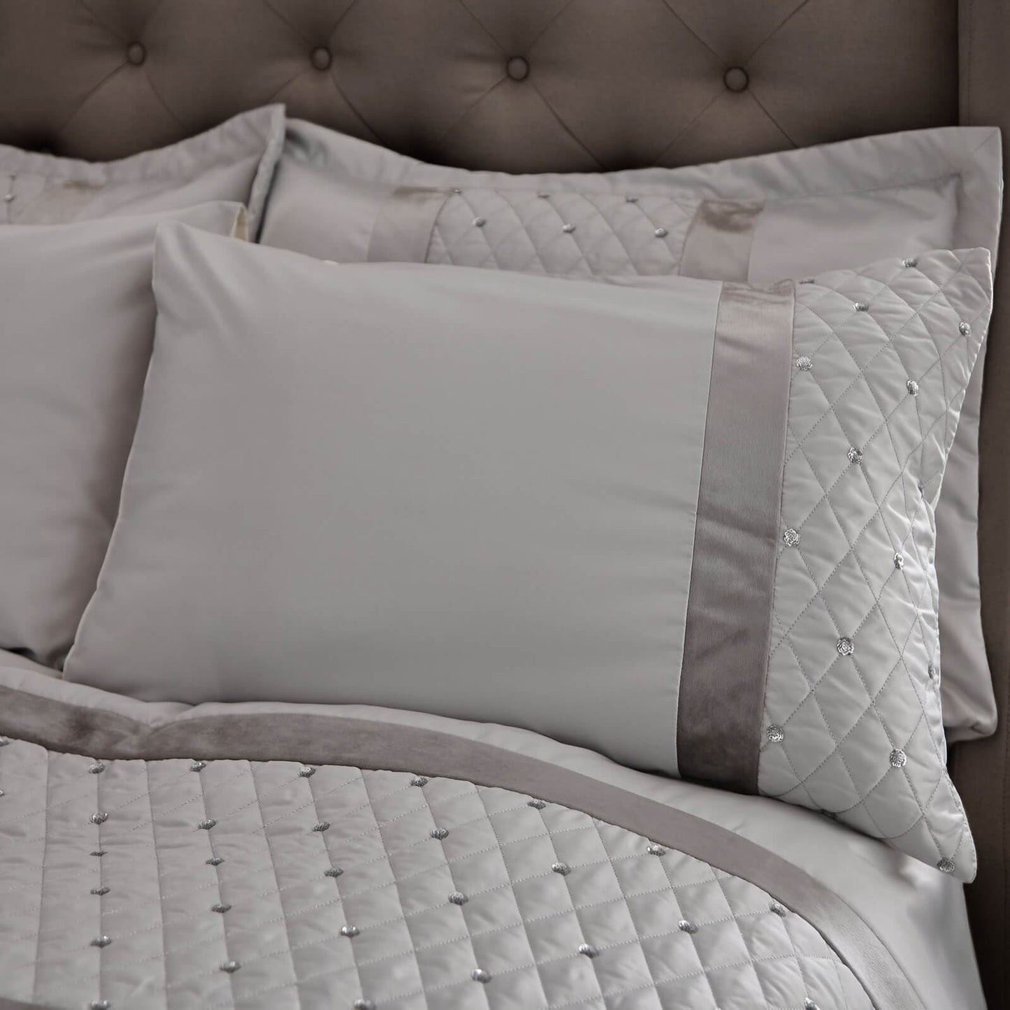 Sequin Cluster Silver Duvet Set